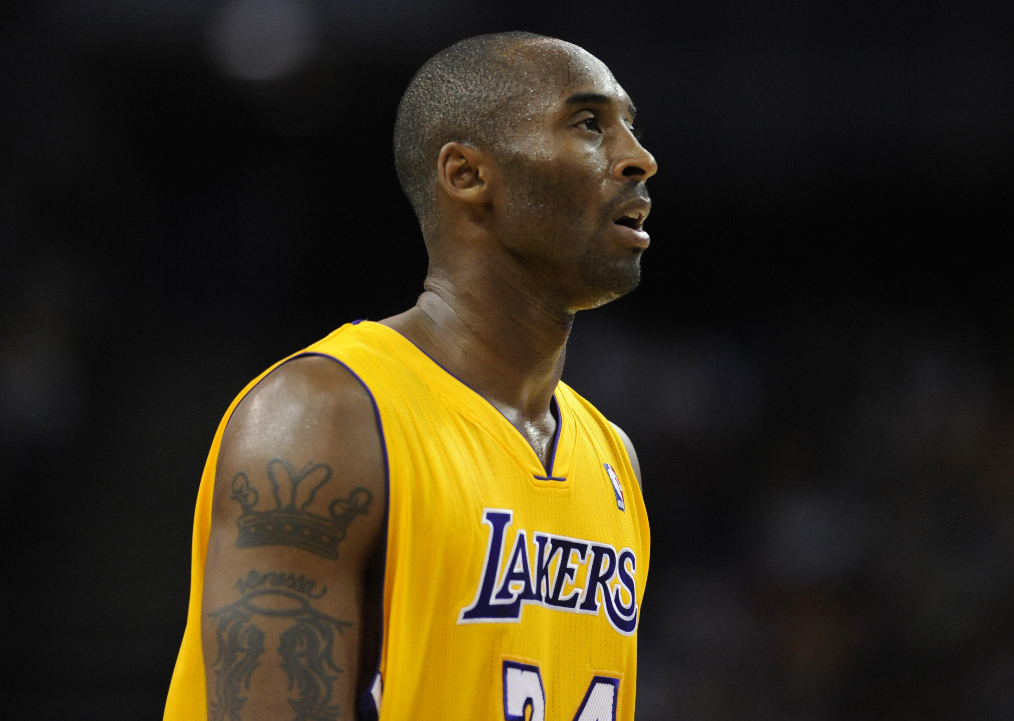 Los Angeles Lakers Retire Kobe Bryant's 8 and 24 Jerseys - SportzBonanza3412 x 2427
