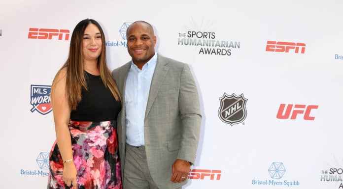 Daniel Cormier Chokes out Derrick Lewis to Retain UFC Heavyweight Title