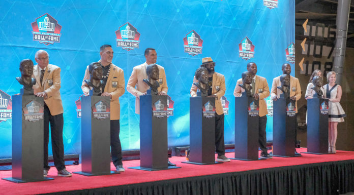 8 New Members Enshrined In the NFL Hall Of Fame