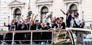 Italy celebrates with fans after EURO 2020 victory