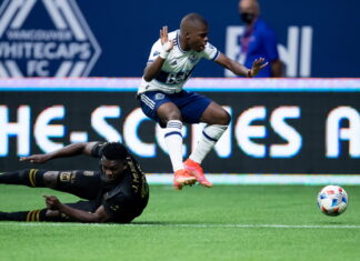 Jesus David Murillo (left) with Los Angeles FC's left and Vancouver Whitecaps' Deiber Caicedo in August 2021.