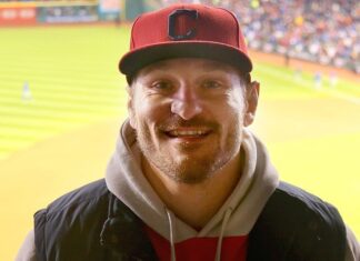 Stipe Miocic attending a baseball game in 2016.