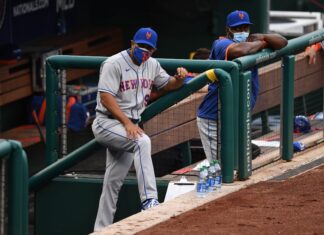 Luis Rojas with the Mets in 2020