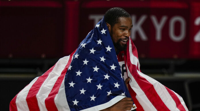 Kevin Durant to Undergo MRI After Leaving Game Early Kevin Durant celebrates winning Men's Gold Medal at the Tokyo Olympic Games in August.