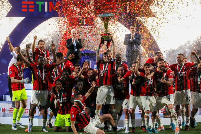 Ac Milan Lift the Serie A trophy during the U.S. Sassuolo Calcio against AC Milan in May 2022