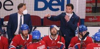 Luke Richardson giving instructions to Canadiens players