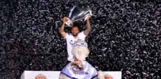 Marcelo Vieira Da Silva celebrates the 14th Champions League title with the goddess Cibeles during the celebration of Real Madrid in May 2022