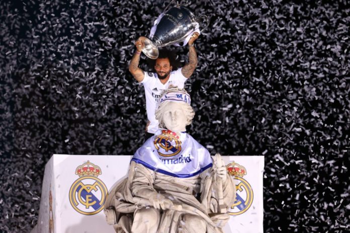 Marcelo Vieira Da Silva celebrates the 14th Champions League title with the goddess Cibeles during the celebration of Real Madrid in May 2022