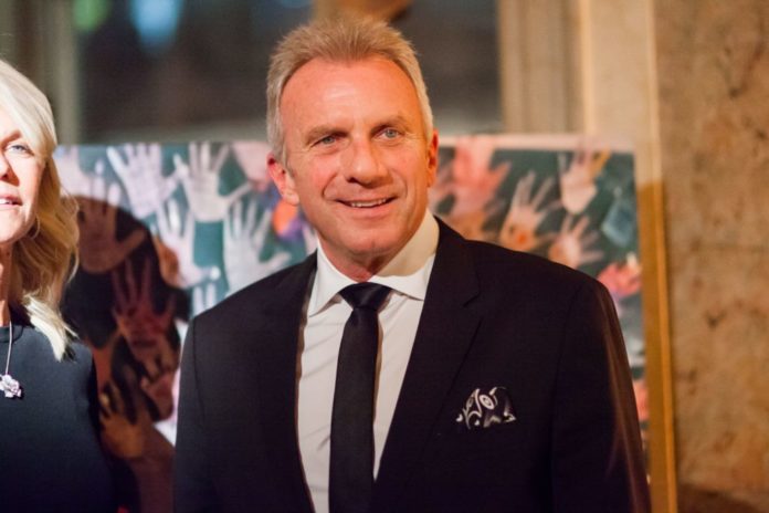 Joe Montana at the Sandy Hook Promise Benefit in 2017