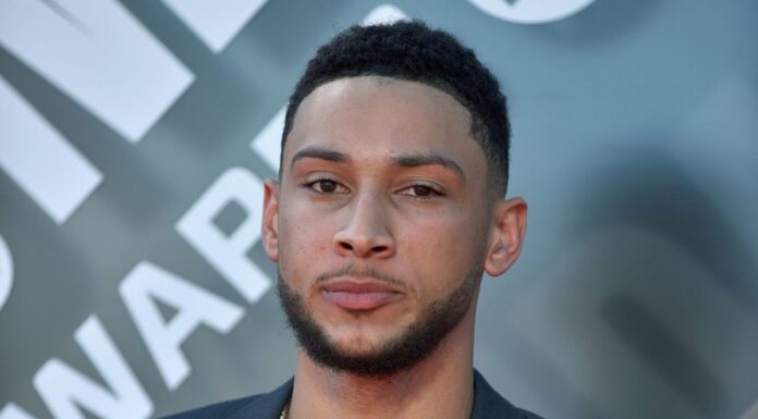 Ben Simmons Out for Another Week With Lower Back Injury Rookie of the Year award winner Ben Simmons attends the 2018 NBA Awards