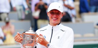 Iga Swiatek celebrates with the trophy after winning the singles title French Open in June 2023