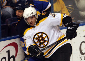 Boston Bruins' David Krejci and St. Louis Blues' Alex Steen in 2009