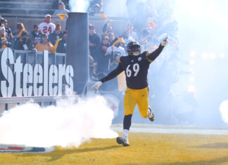 Kevin Dotson #69 with the Steelers in Dec 2022