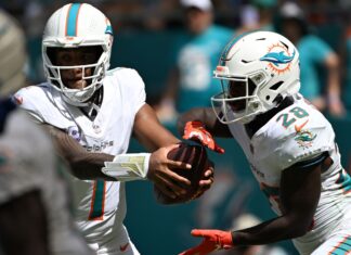 Miami Dolphins quarterback Tua Tagovailoa and KR DeVon Achane (28) in October 2023