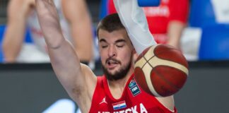 Ivica Zubac with Croatia in August 2022