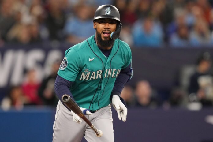 Teoscar Hernandez with the Seattle Mariners in April 2023