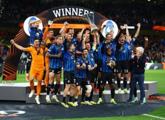 Atalanta life the Europa League trophy in May 2024