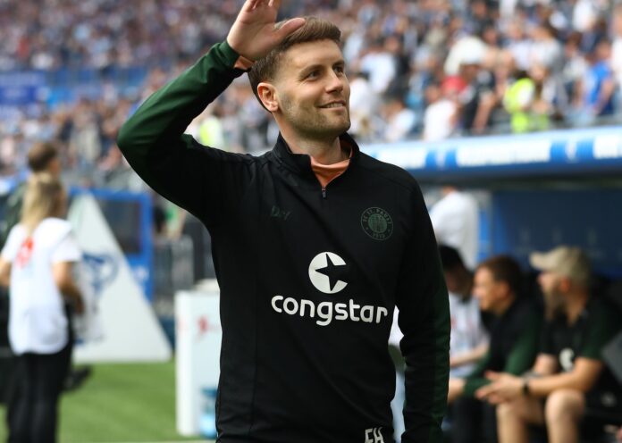 Fabian Hürzeler with St. Pauli in May 2024