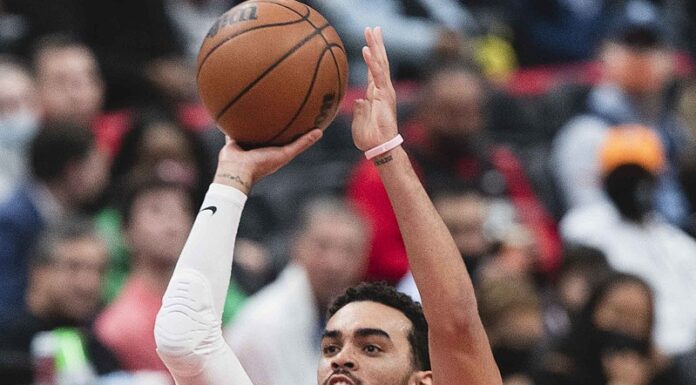 Tyus Jones Signs With Phoenix Suns