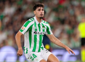 Johnny Cardoso with Real Betis in August 2024