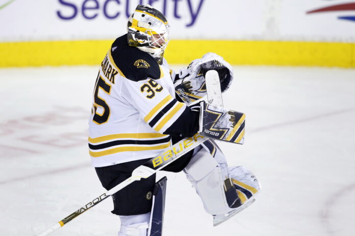 Linus Ullmark with the Boston Bruins in December 2021