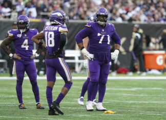 Christian Darrisaw (71) of Minnesota Vikings in October 2022